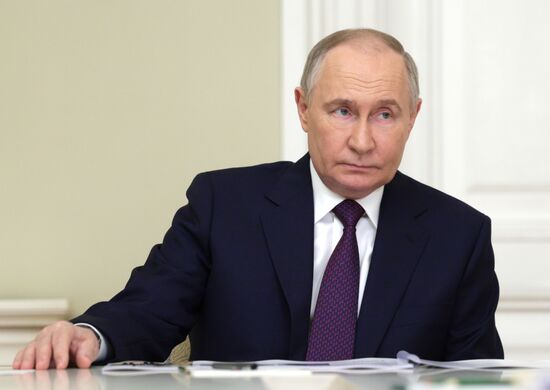 Президент Владимир Путин провел рабочую встречу с губернатором Санкт-Петербурга Александром Бегловым