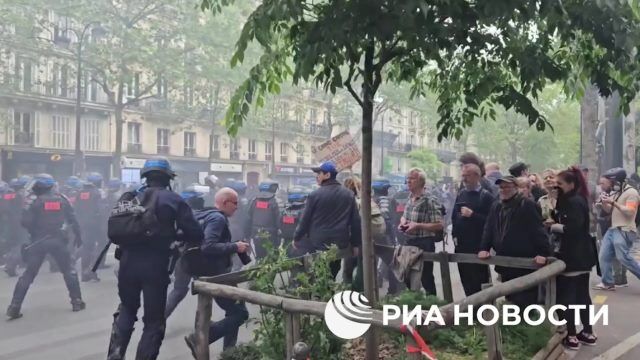 Беспорядки на манифестации в Париже