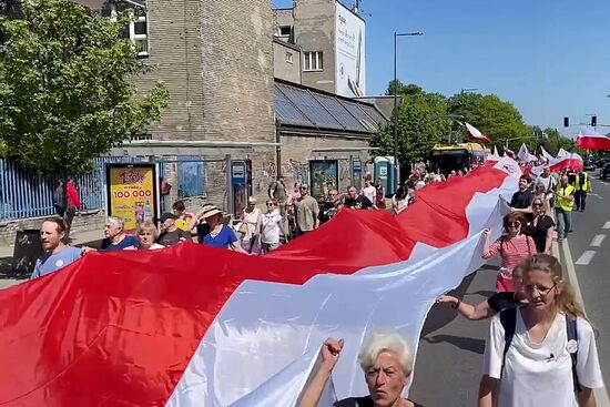 Марш в Варшаве против вовлечения Польши в боевые действия на Украине