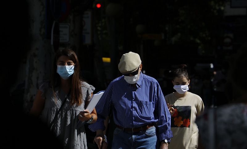 El departamento de Salud vasco prohbe el uso mascarillas de tela en hospitales y centros de salud de Gipuzkoa y Vizcaya