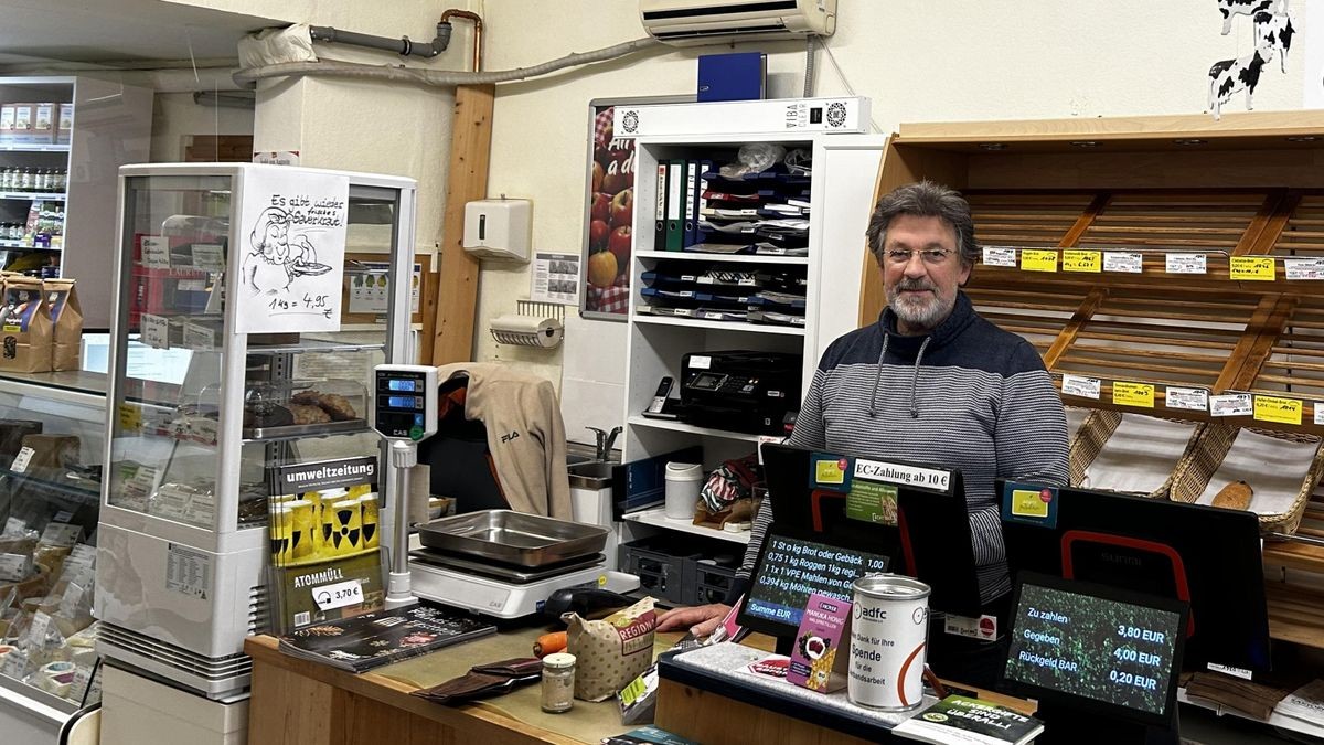 Michael Beck steht seit 18 Jahren hinter dem Verkaufstresen der Kornblume. Nun droht dem Laden das Aus.