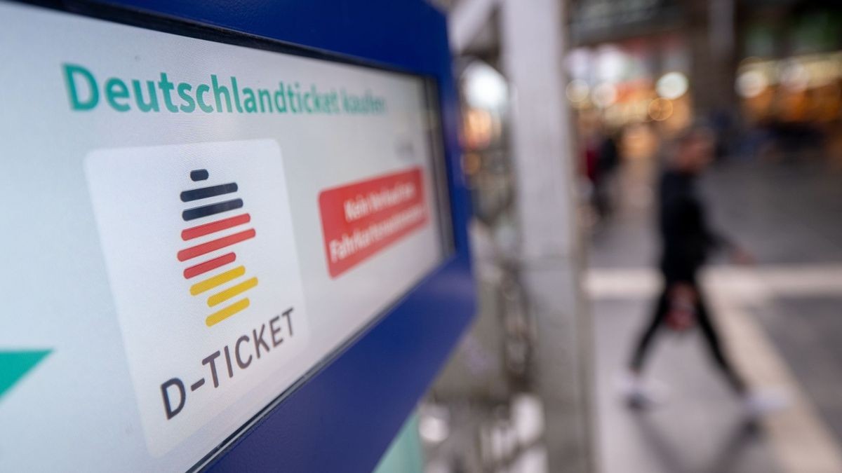 Für 49 Euro im Monat: Das Deutschlandticket gilt bundesweit im Nah- und Regionalverkehr von Bussen und Bahnen.