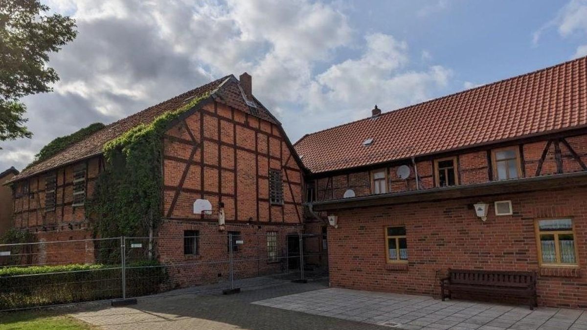 Die Gemeinde Rennau versteigert den alten Saal des Schützenhauses Ahmstorf.