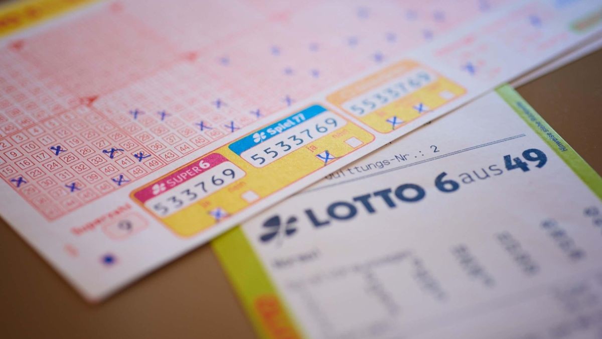 Eine Zusatzlotterie hat einem Lottospieler aus dem Landkreis Helmstedt einen hohen Gewinn beschert (Symbolbild).