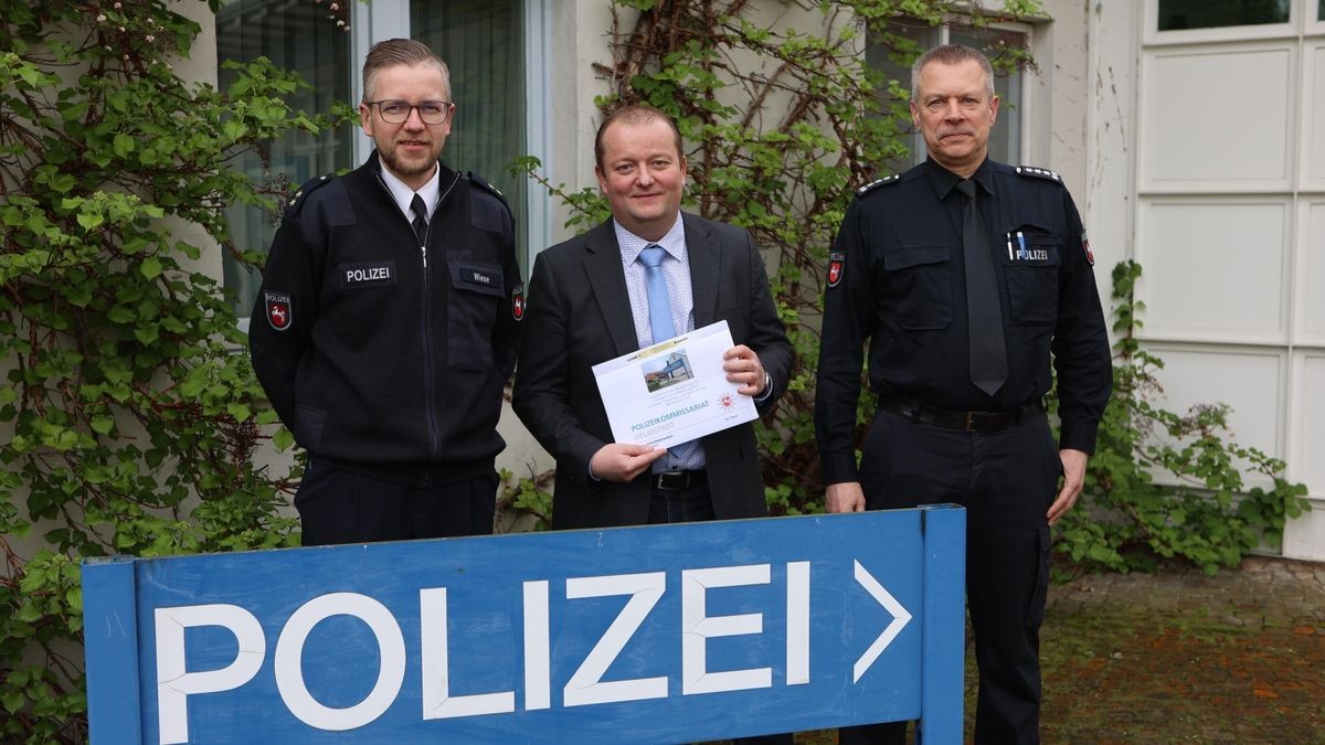 Helmstedts Polizeichef Jens Wiese (von links) stellte gemeinsam mit Alexander Lehr als Leiter des Kriminalen Ermittlungsdienstes und Ullrich Müller, Leiter des Einsatz- und Streifendienstes, die Kriminalstatistik für das Gebiet des Polizeikommissariats Helmstedt vor.