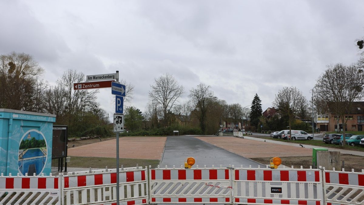 Die neuen gepflasterten Stellbuchten des Wohnmobilplatzes am Maschweg in Helmstedt sind bereits fertiggestellt. Die Versorgungstechnik muss noch installiert werden.
