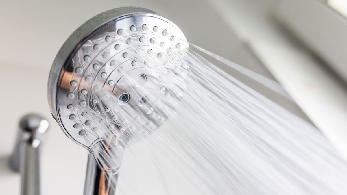 Legionellen werden durch zerstäubtes oder vernebeltes Wasser übertragen zum Beispiel beim Duschen (Symbolfoto).