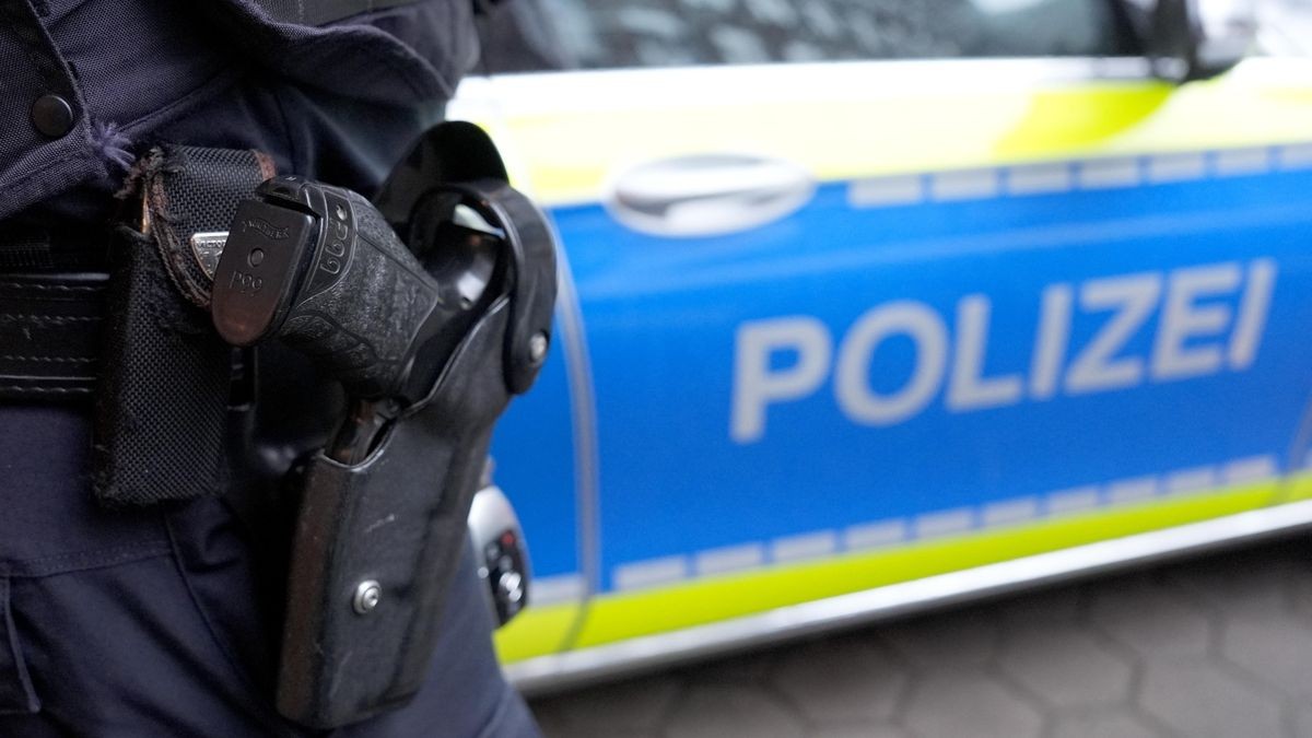 Polizisten aus Salzgitter-Bad haben am Freitagabend einen Unfallfahrer verfolgt. Das Auto konnte beschlagnahmt werden, der Mann floh zu Fuß vor den Beamten. (Symbolbild)