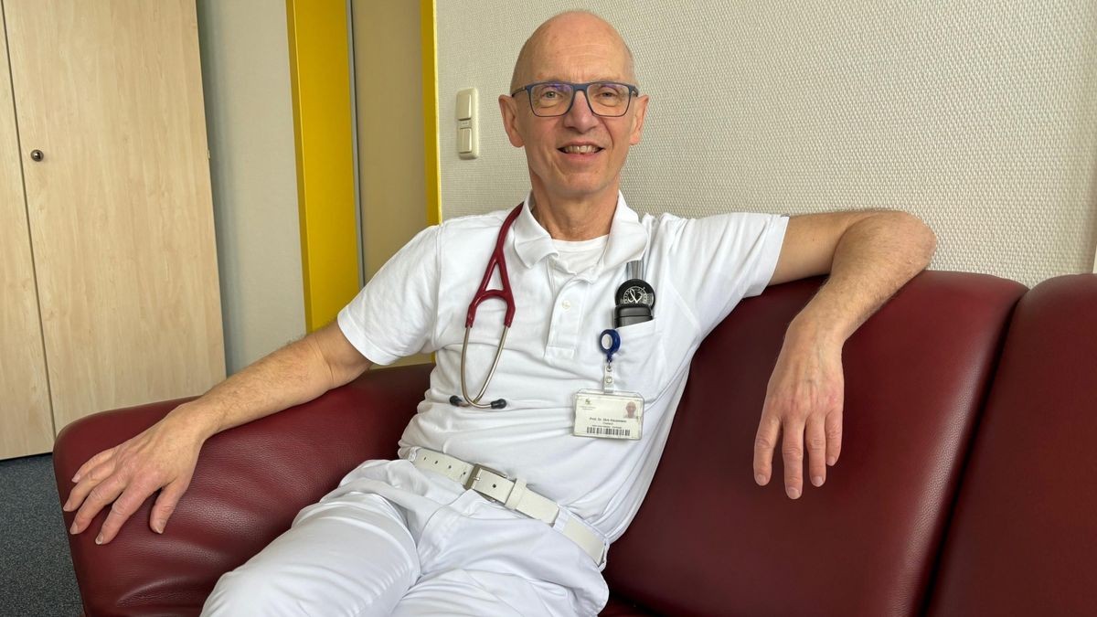 Professor Dirk Hausmann geht am Städtischen Klinikum in Wolfenbüttel in den Ruhestand. Unter anderem übernimmt er einen Lehrauftrag an der Uni Göttingen und wird sich ehrenamtlich engagieren. 