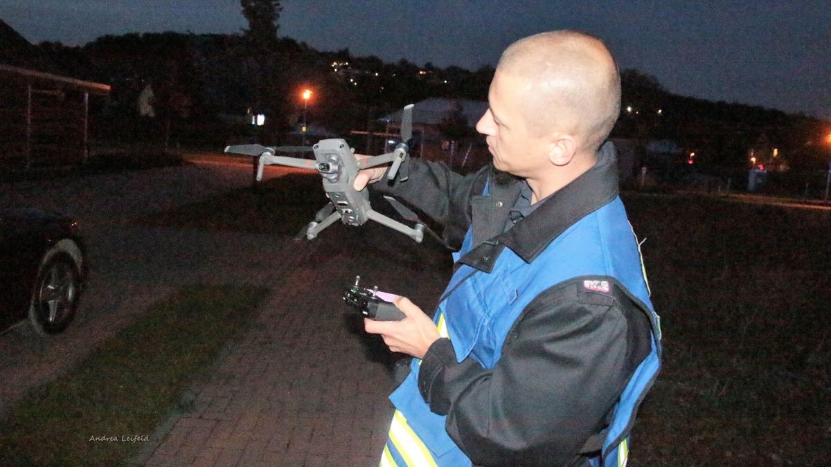 Das Drohnen-Team der Feuerwehr Liebenburg im Einsatz.