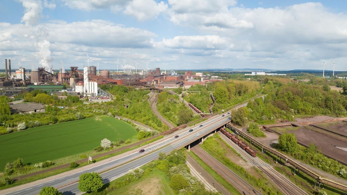 Diese Panoramaaufnahme zeigt die zu erneuernden Brückenbauwerke in Salzgitter.