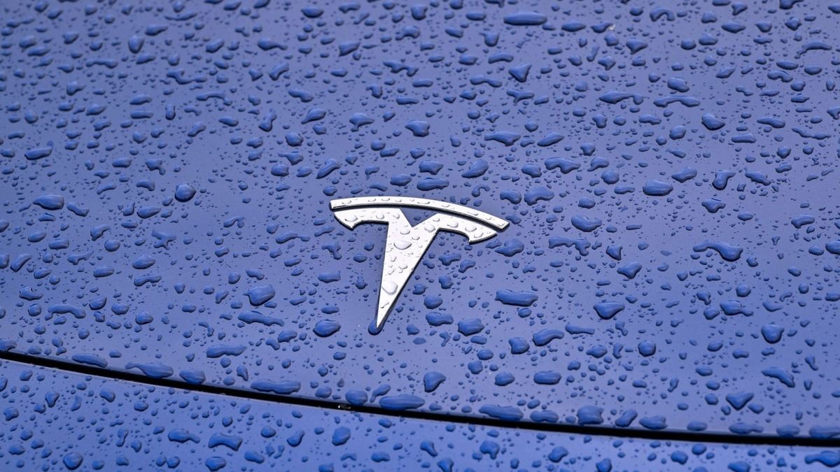 Steht Tesla im Regen? Die vergangenen Wochen waren turbulent für den Elektroauto-Vorreiter.