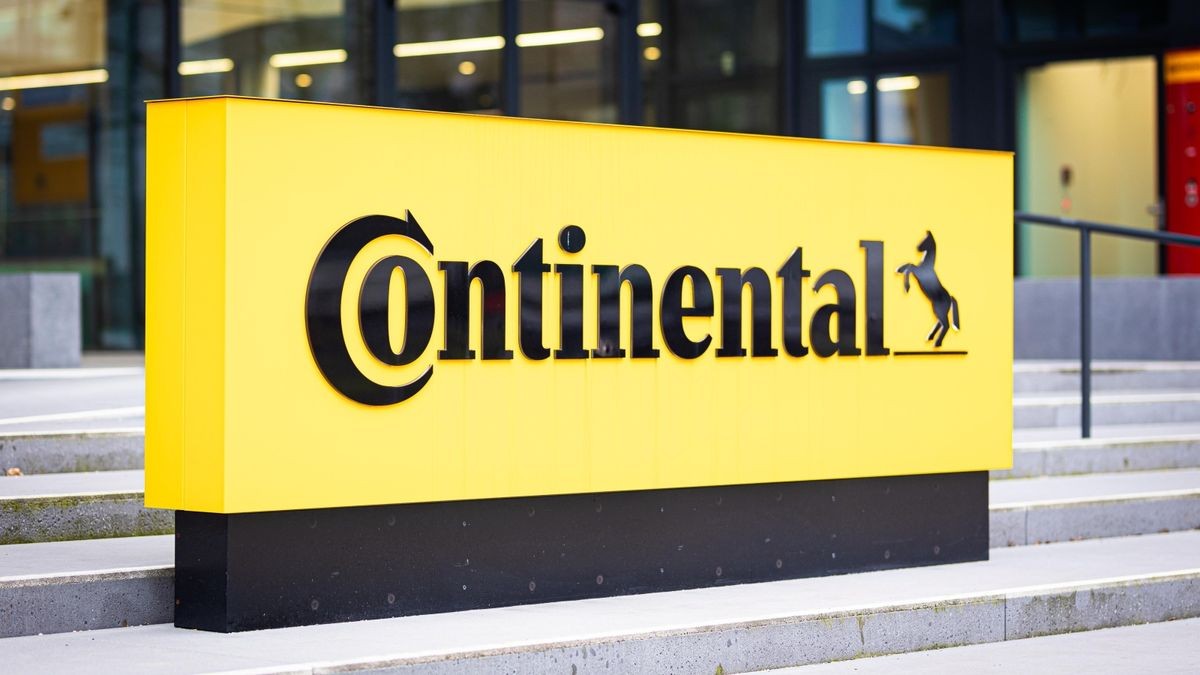 Das Logo der Continental AG ist vor der Hannoveraner Unternehmenszentrale des Automobilzulieferers zu sehen.