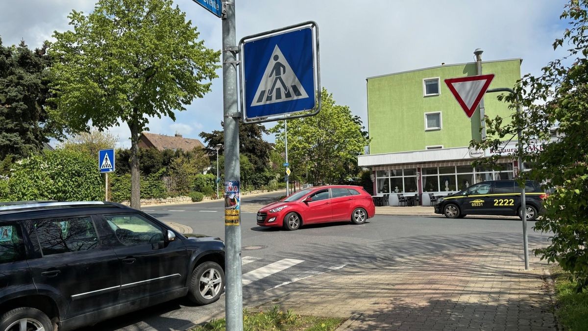 An der Kleinen Breite/Ecke Jahnstraße soll eine Baustellenampel eingerichtet werden, damit das Linksabbiegen hier erleichtert wird.