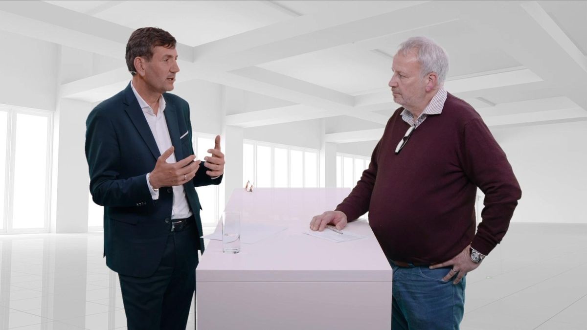 VW-Personalvorstand Gunnar Kilian (links) im Gespräch mit Andreas Schweiger. Der VW-Manager erläuterte die Dringlichkeit der Kostensenkung.