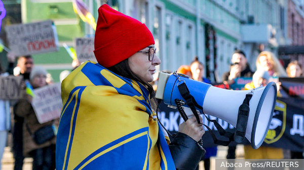 Украинки шансоном поддержали в TikTok сбежавших от мобилизации парней