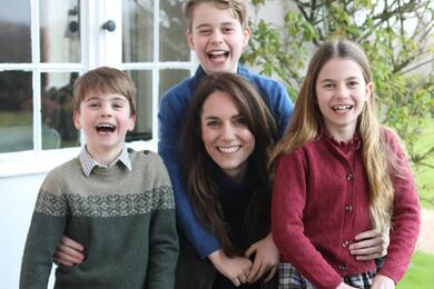 Принцесса Уэльская Кэтрин и ее дети. Фото: https://www.instagram.com/princeandprincessofwales/
