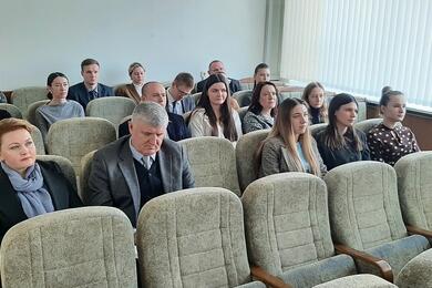 Работники центрального аппарата Министерства юстиции на обучающем занятии по теме «Служебная этика государственных гражданских служащих», 19 апреля 2023 года. Фото: Минюст Беларуси