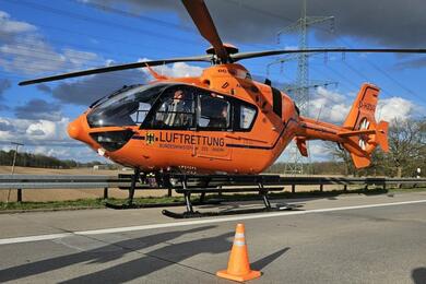 Вертолет забирает потерпевшего в ДТП. Март 2024 года. Фото: добровольная пожарная дружина города Виттенбург