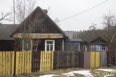 Впереди — дачный сезон. Какие дома можно купить до 3700 рублей (есть у озера и леса, но придется повозиться с жильем за такую цену)