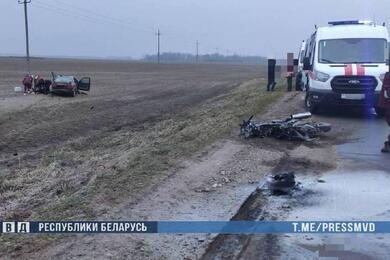 Последствия столкновения легковушки и мотоцикла в Слуцком районе, 20 марта 2024 года. Фото: МВД