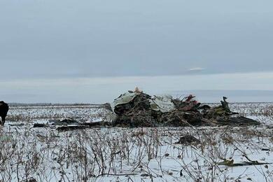 Утверждается, что это снято на месте крушения самолета Ил-76 в Белгородской области. Фото из телеграм-канал Daily Storm
