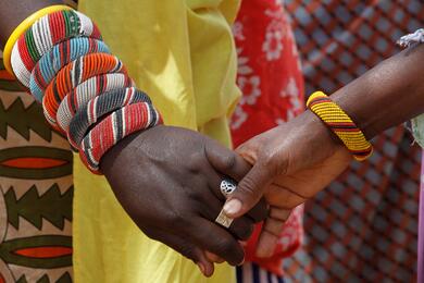 Традиционные украшения женщин из племени Самбуру в виде бисерных браслетов в деревне Умоджа, Кения, 7 февраля 2023 года. Фото: Reuters