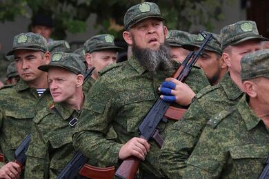 Резервисты, призванные во время мобилизации, на церемонии отправки на военные базы в Севастополе, Крым, 27 сентября 2022 года. Фото: Reuters
