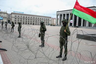 Сотрудники силовых структур во время акций протеста, против фальсификаций на выборах президента Беларуси, Минск, 6 сентября 2020 года. Фото: TUT.BY