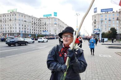 В День Воли силовики опять задержали Нину Багинскую. Ее будут судить за бело-красно-белый флаг на тумбочке
