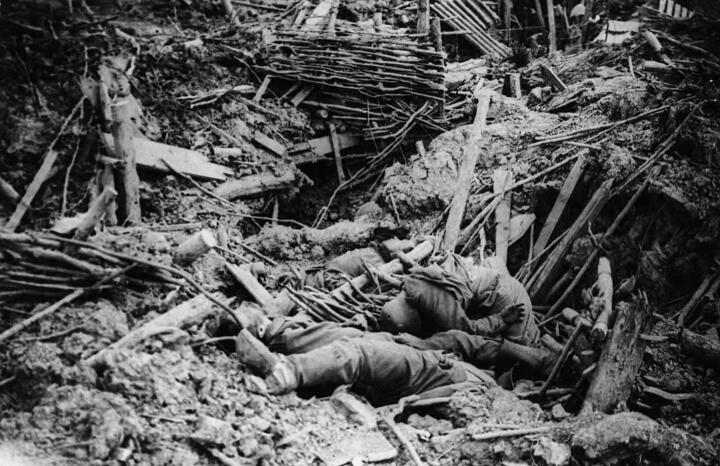 Воронка на месте уничтоженных немецких траншей после взрыва английской мины. Фото: wikipedia.org