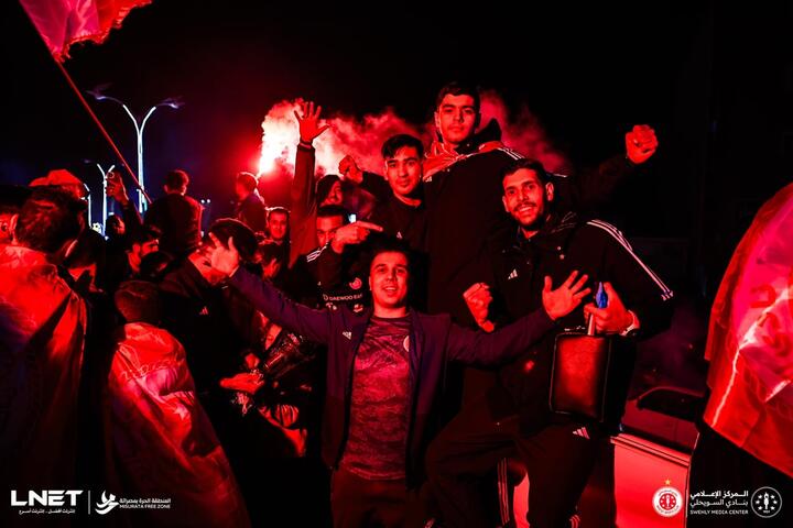 Радость фанатов "Свехли" после победы их команды в чемпионате арабских стран. Фото: Facebook/SwehlyVolly