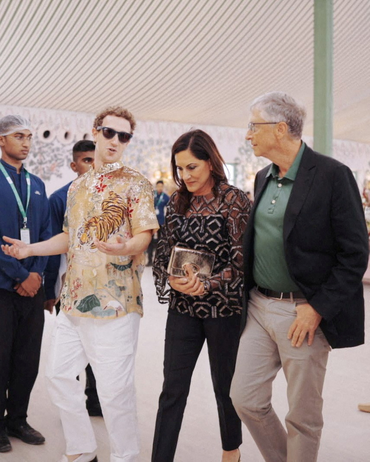 Генеральный директор Meta Марк Цукерберг разговаривает с Биллом Гейтсом и Полой Херд во время предсвадебных торжеств Ананта Амбани и Радики Мерчант, в Джамнагаре, штат Гуджарат, Индия, 2 марта 2024 года. Фото: Reuters
