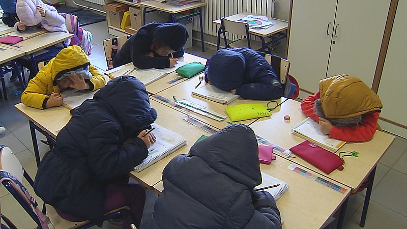 300 xiquets sense calefacci a una escola d'Alacant