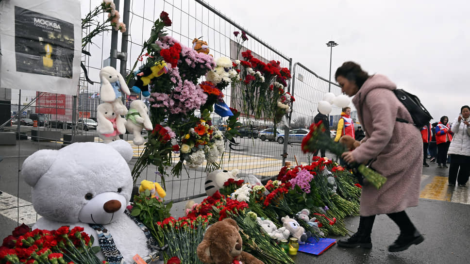 Стихийные мемориалы в России в память о погибших от теракта в «Крокусе»