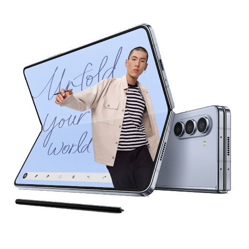 Samsung Galaxy Z Fold5 とタッチペンが、折り畳まれた Galaxy Z Fold5 の上に置かれている。画面上には「Unfold your world.」のメッセージが表示されている。
