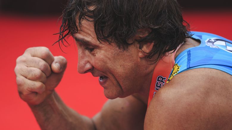 BARCELONA, SPAIN - SEPTEMBER 30:  Former Formula One driver and athlete Alex Zanardi celebrates after arriving at the finish line of the IRONMAN Barcelona on September 30, 2017 in Calella, Barcelona province, Spain.  (Photo by Gonzalo Arroyo Moreno/Getty Images for IRONMAN)