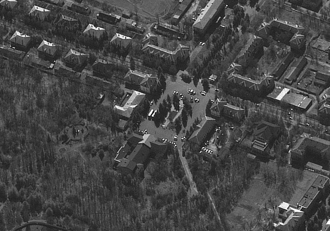 A March 21 satellite image of the Centre of Culture and Leisure in Dokuchaevsk shows buses outside.