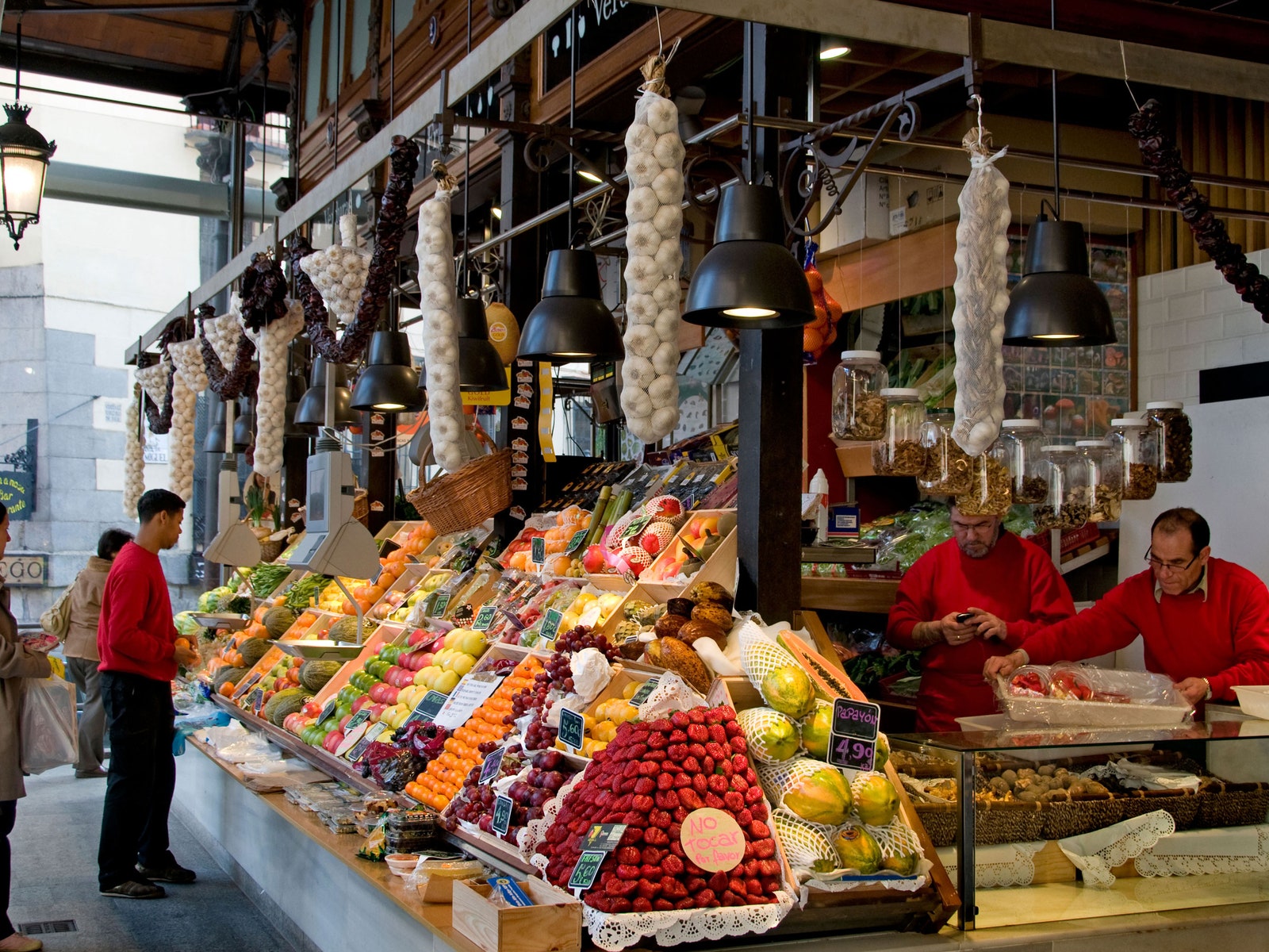 Madrid Residents Are Turning to Local Mercados Amid the Coronavirus