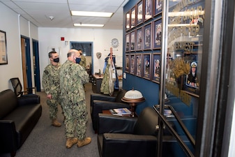 BANGOR, Wash. (Dec. 15, 2020) Chief of Naval Operations (CNO) Adm. Mike Gilday visits with Sailors during a trip to Naval installations in the Pacific Northwest. (U.S. Navy photo by Mass Communication Specialist 1st Class Andrea Perez/Released)