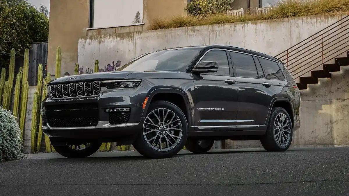 Jeep Cherokee recalled in Australia over fire risk, Grand Cherokee's wheel alignment defective