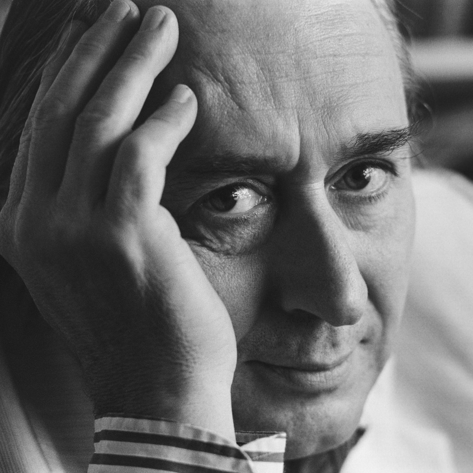 La fascinante vida (y enorme influencia) de J. G. Ballard, el autor del relato que inspira el dress code de la Met Gala 2024