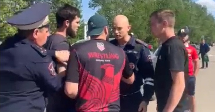 Конфликт кавказцев с полицией попал на видео в Котово Волгоградской области