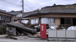 Evakuierungen nach schweren Erdbeben in Japan