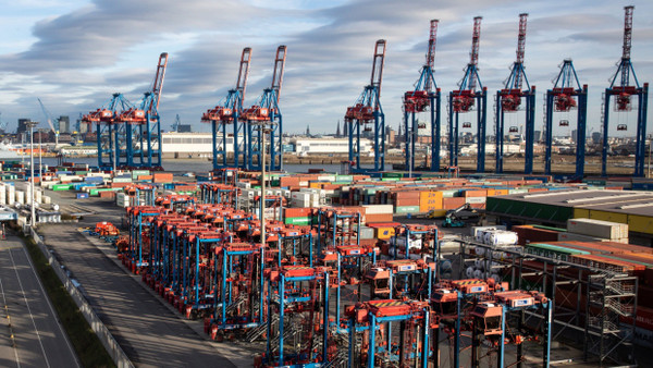 Blick über den Container Terminal Tollerort (CTT) im Hamburg Hafen.