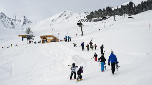 Talstation des Solarskiliftes in Tenna, Graubünden.
