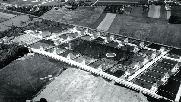 Die Bormann-Siedlung in Pullach (hier eine Luftaufnahme aus dem Jahr 1938) verwandelte sich Ende der Vierzigerjahre in den Sitz des BND.