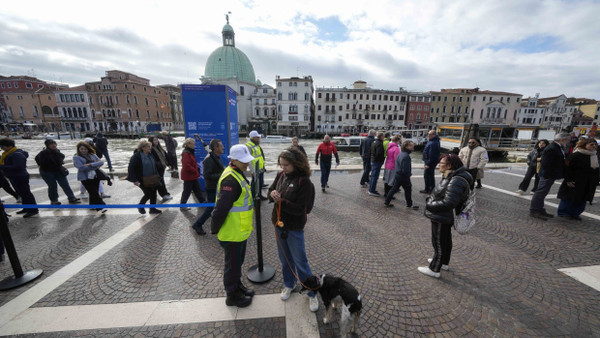 Keine Sonderrabatte für Toursiten mit Hund: Venedig verlangt neuerdings Gebühren von Touristen.