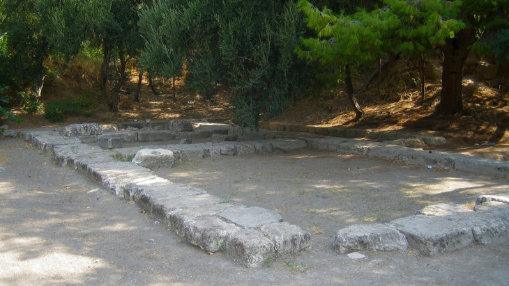 Wenn Planton hier noch liegt, dann nur wenige Meter von diese Grundmauern des Gebäudes seiner Akademie im Athener Westen entfernt.
