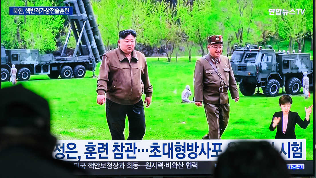 FOTOS: Kim Jong-un asiste a la prueba de un proyectil de 240 mm de un lanzacohetes múltiple
